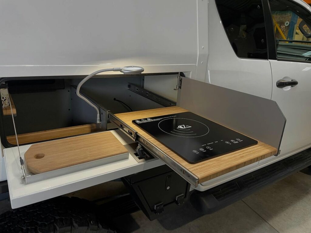 cuisine induction extérieur sur une cellule 4x4 trio and fish