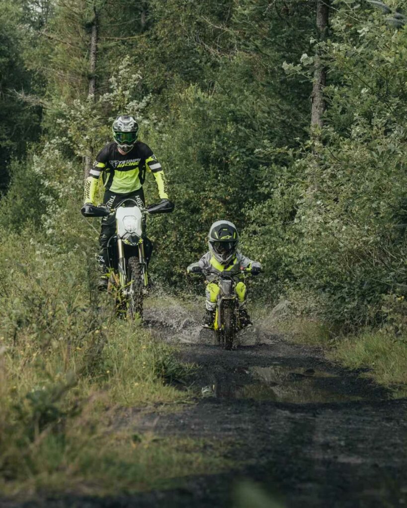 balade moto pour electrique triumph