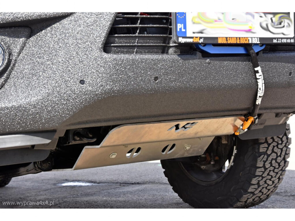 Protection sous châssis N4 Offroad Parts installée sur un 4x4.