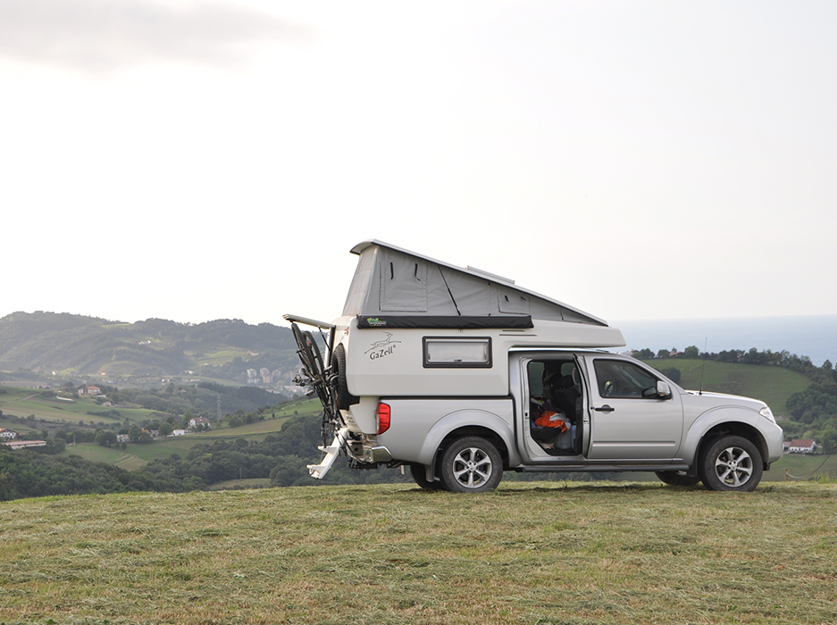Cellule Gazell sur pick-up Nissan pour voyage tout-terrain et overlanding