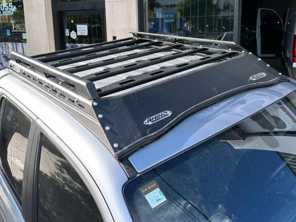 Galerie de toit Rhino 4x4 pour transport équipement bivouac overlanding et aventure tout terrain